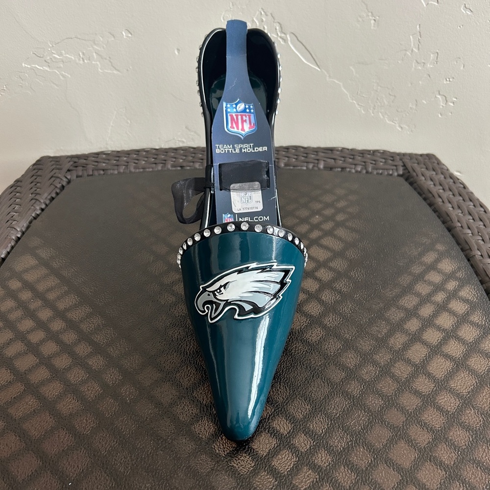 NFL Team Spirit Wine Bottle  high Heel Shoe Holder Philadelphia Eagles